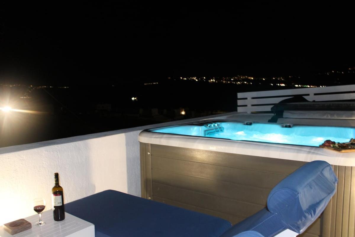 Mary Castelia With Jacuzzi * Akrotiri (Santorini)