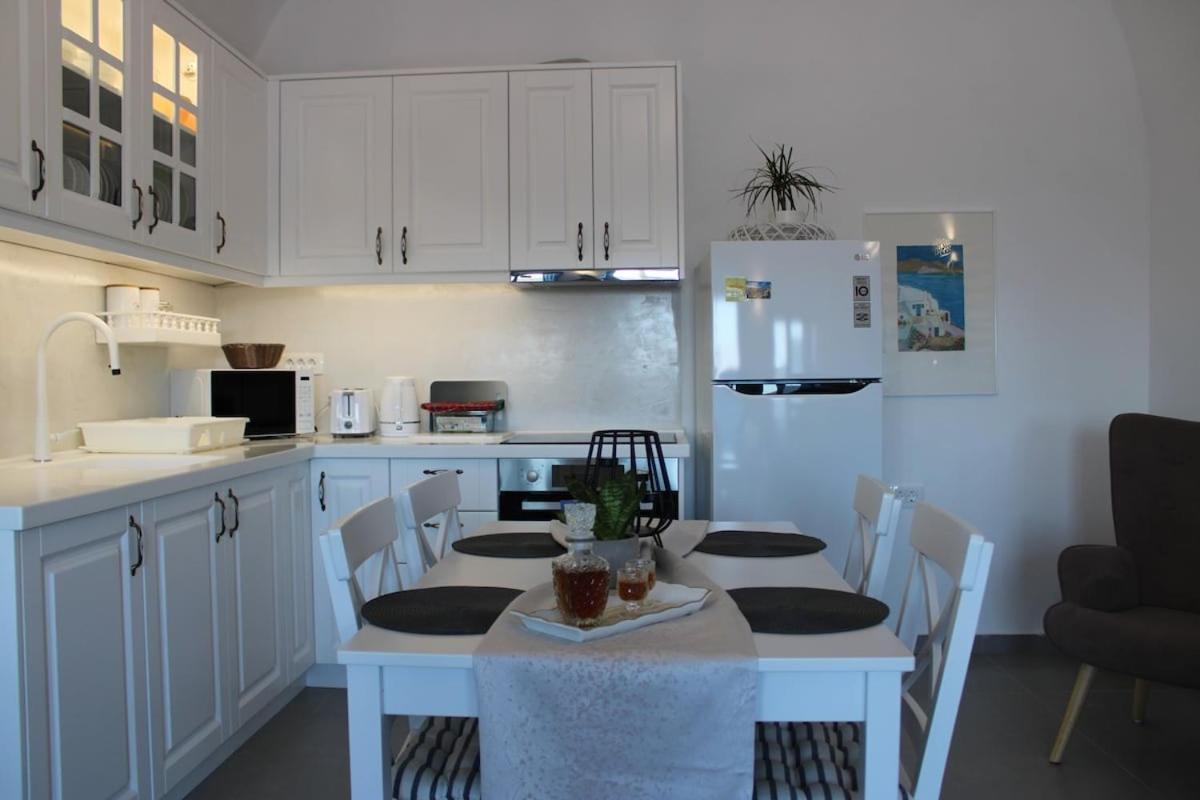 Mary Castelia With Jacuzzi Apartment Akrotiri (Santorini)